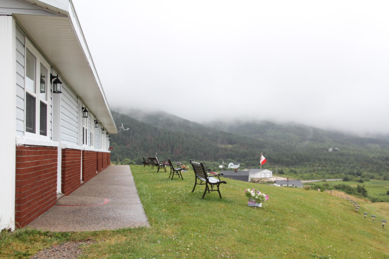 Burton'S Sunset Oasis Motel Bay Saint Lawrence Εξωτερικό φωτογραφία