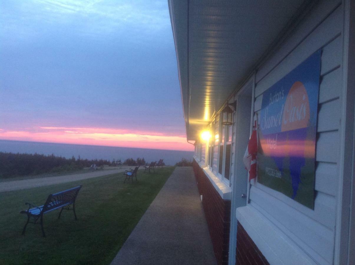 Burton'S Sunset Oasis Motel Bay Saint Lawrence Εξωτερικό φωτογραφία